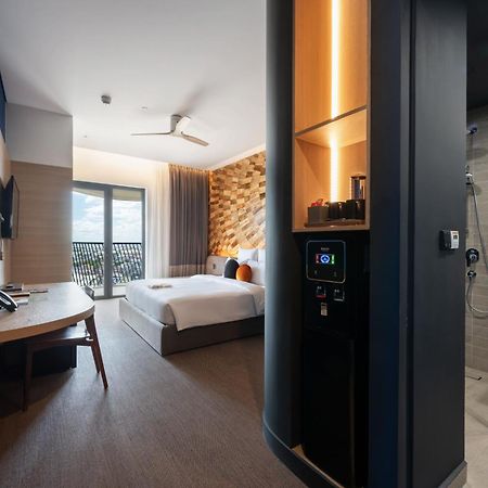 Sun & Moon, Riverside Hotel Phnom Penh Exterior foto