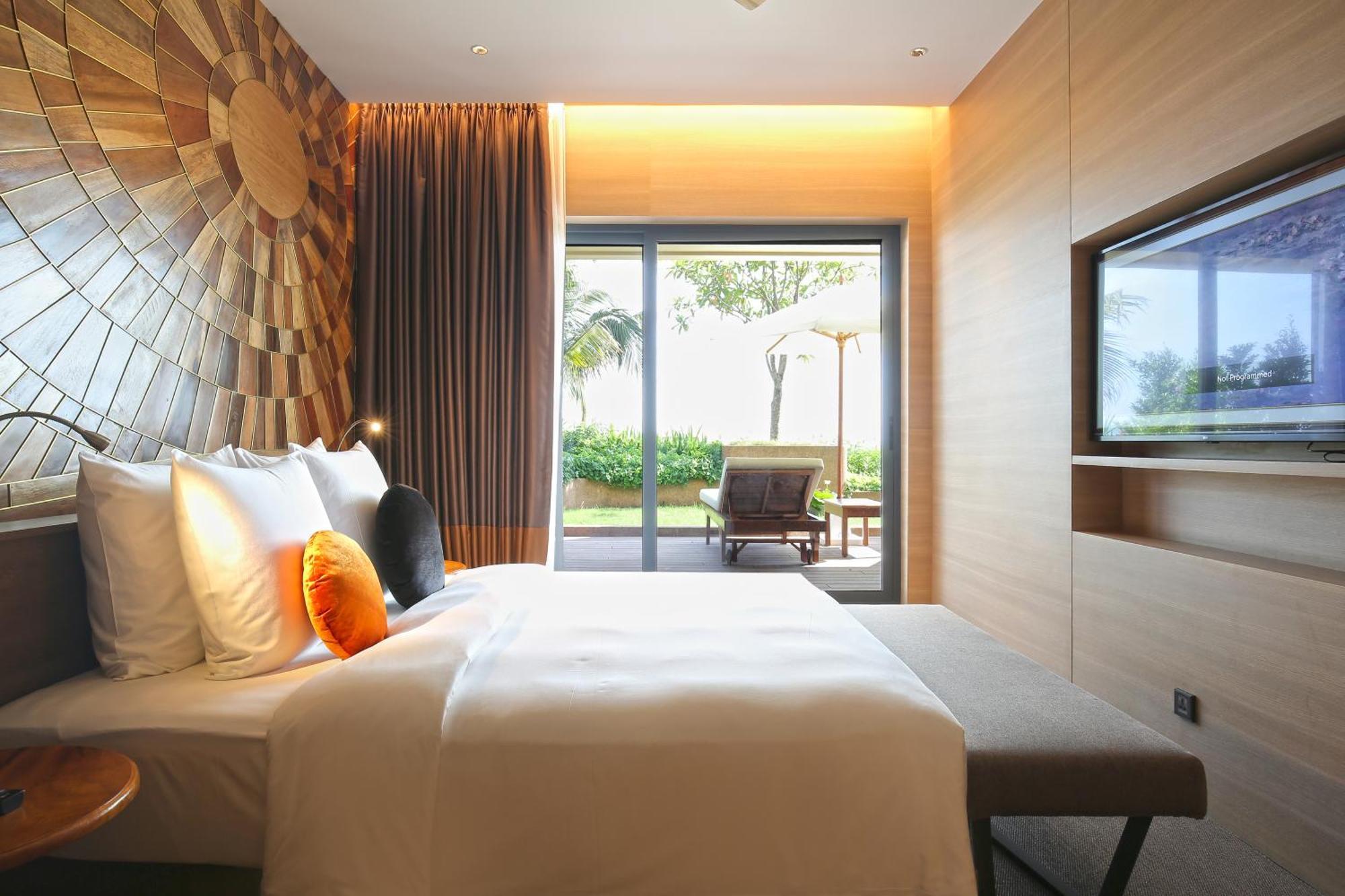 Sun & Moon, Riverside Hotel Phnom Penh Exterior foto