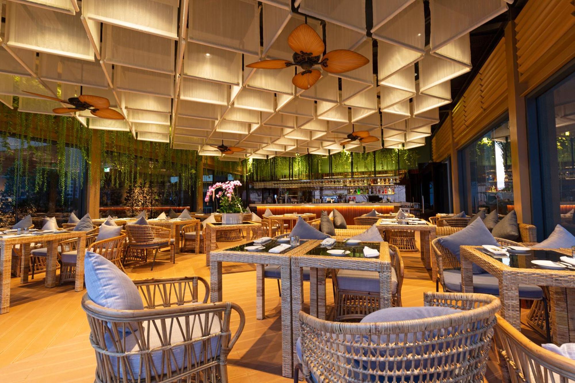 Sun & Moon, Riverside Hotel Phnom Penh Exterior foto