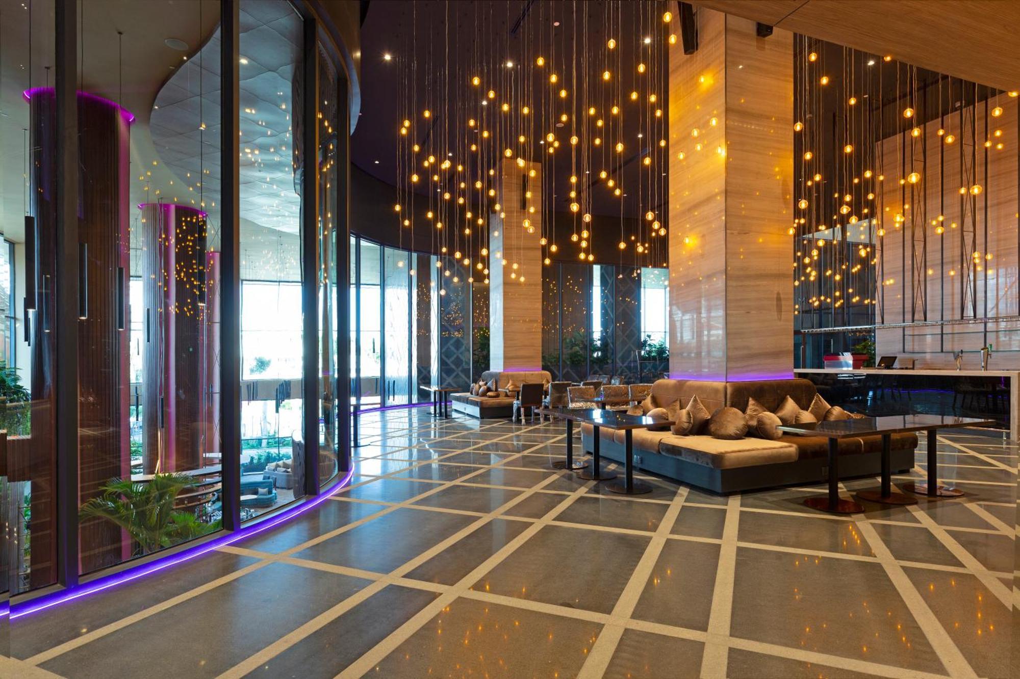 Sun & Moon, Riverside Hotel Phnom Penh Exterior foto