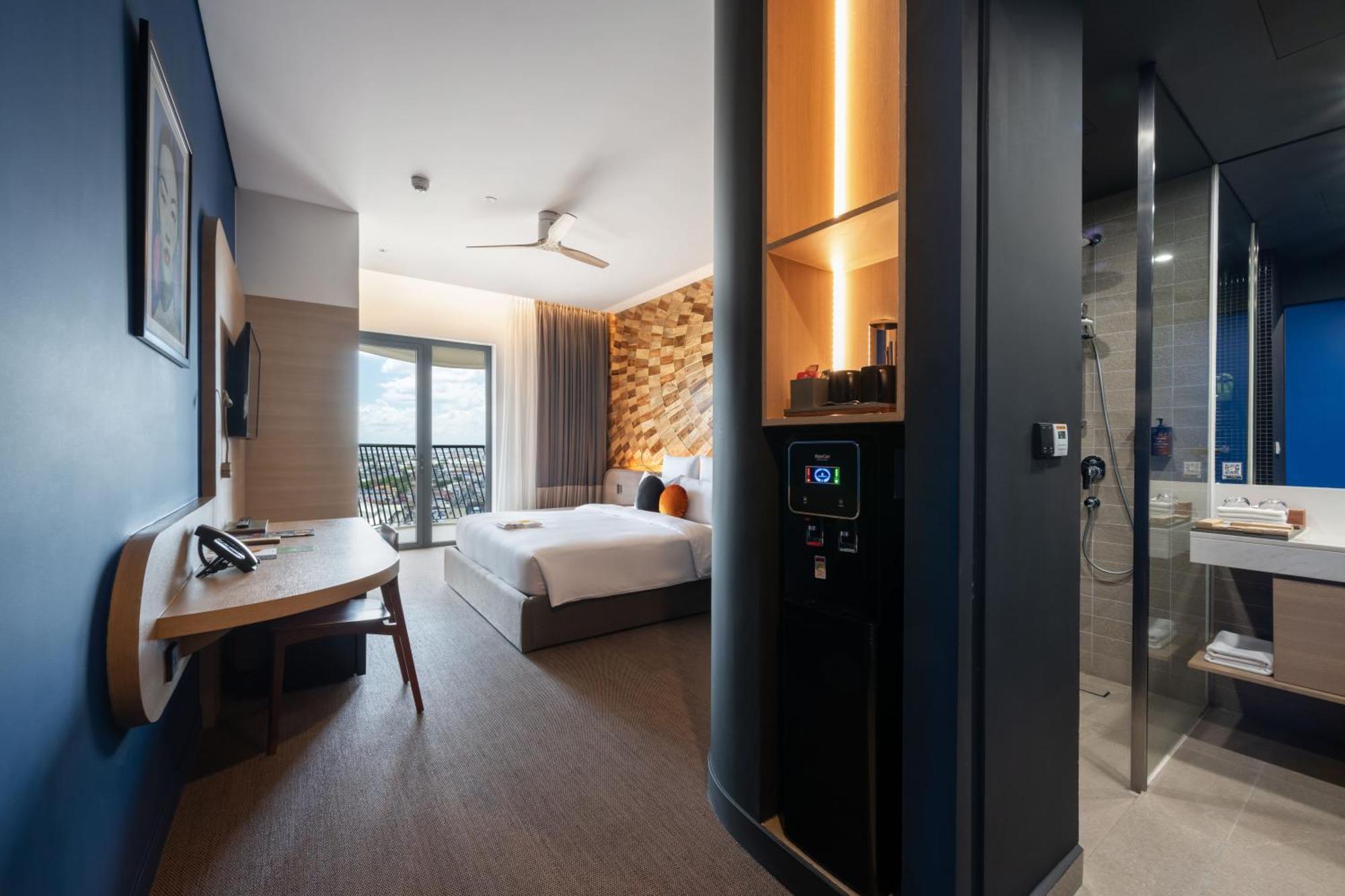 Sun & Moon, Riverside Hotel Phnom Penh Exterior foto