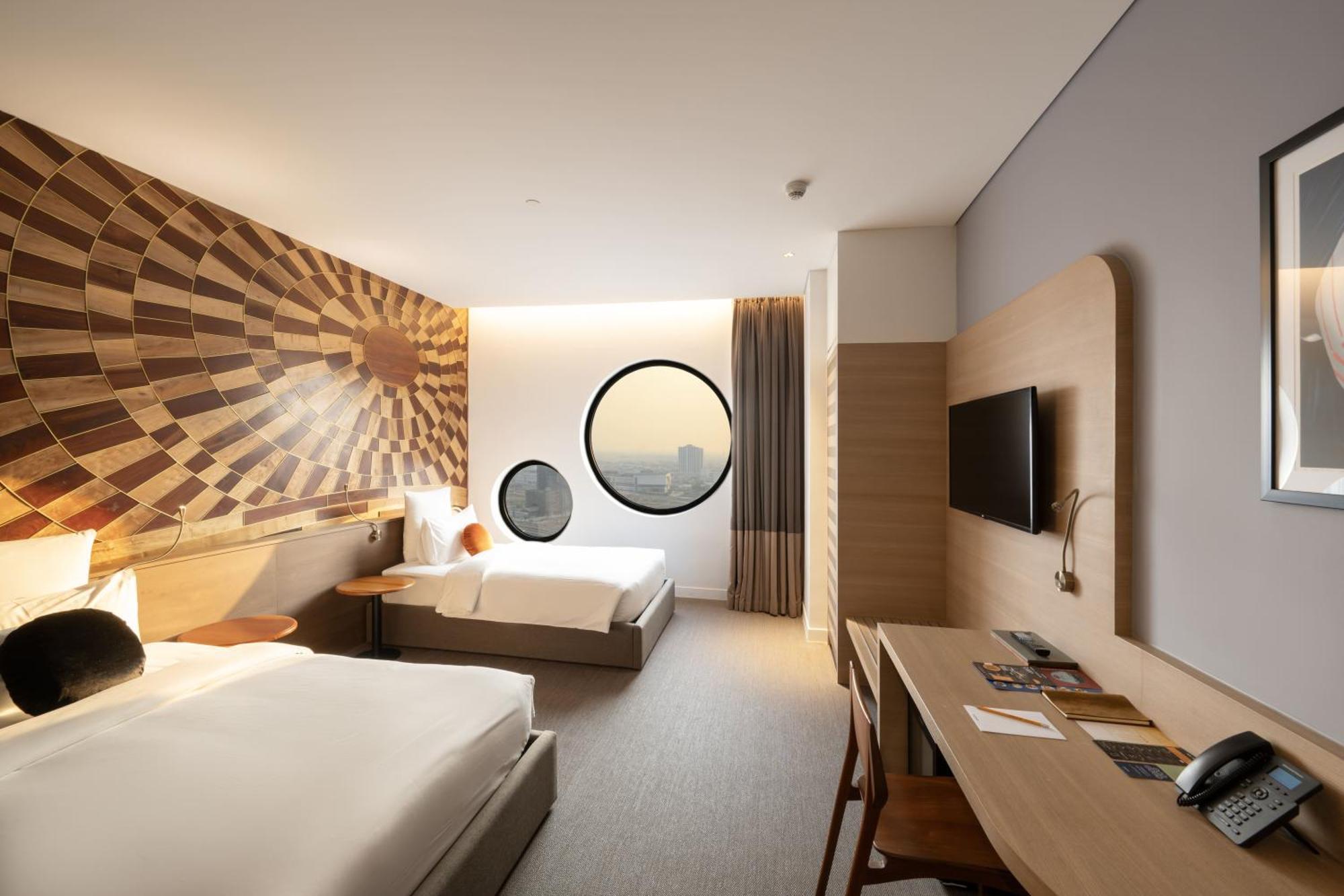 Sun & Moon, Riverside Hotel Phnom Penh Exterior foto