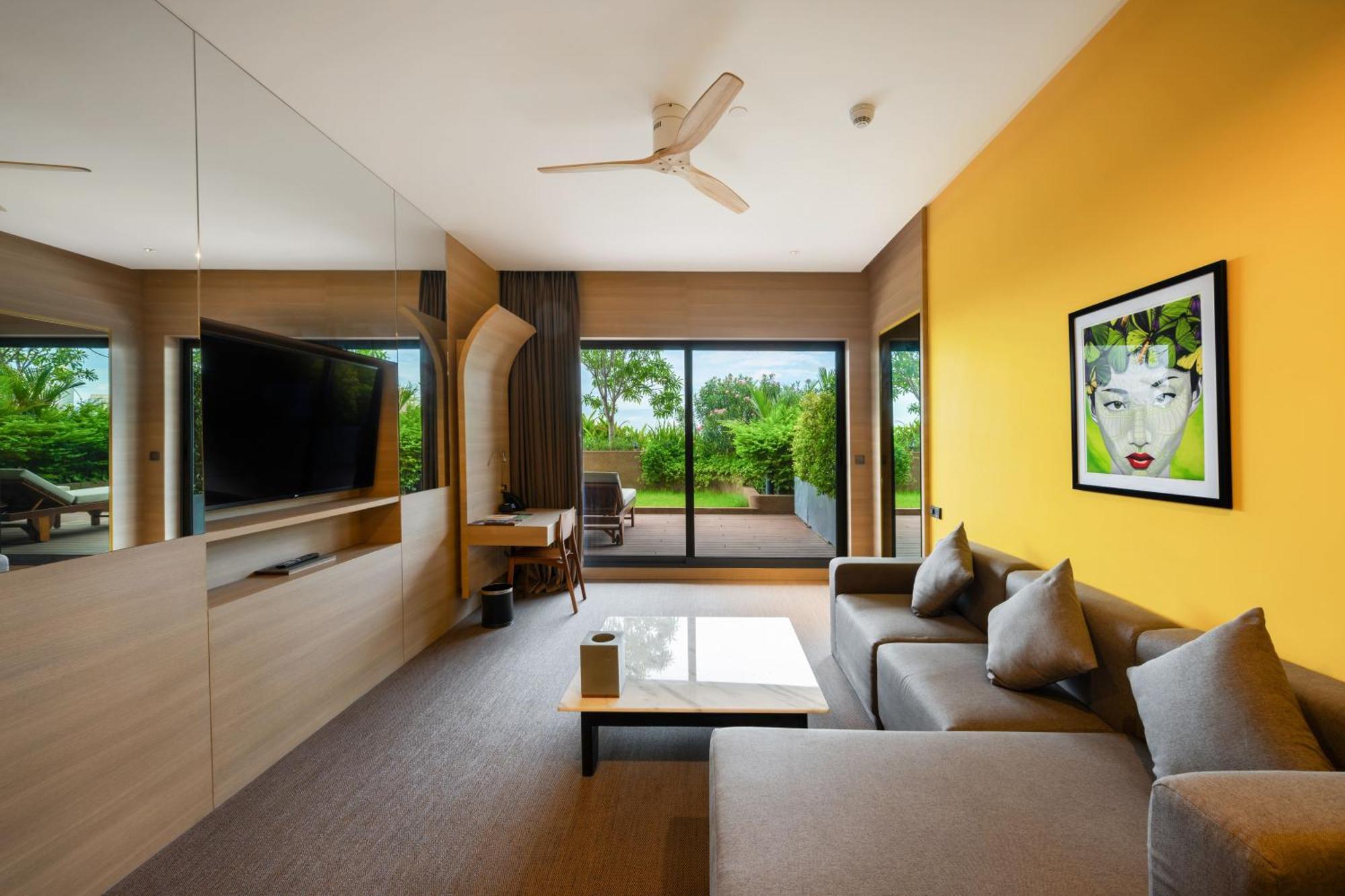 Sun & Moon, Riverside Hotel Phnom Penh Exterior foto