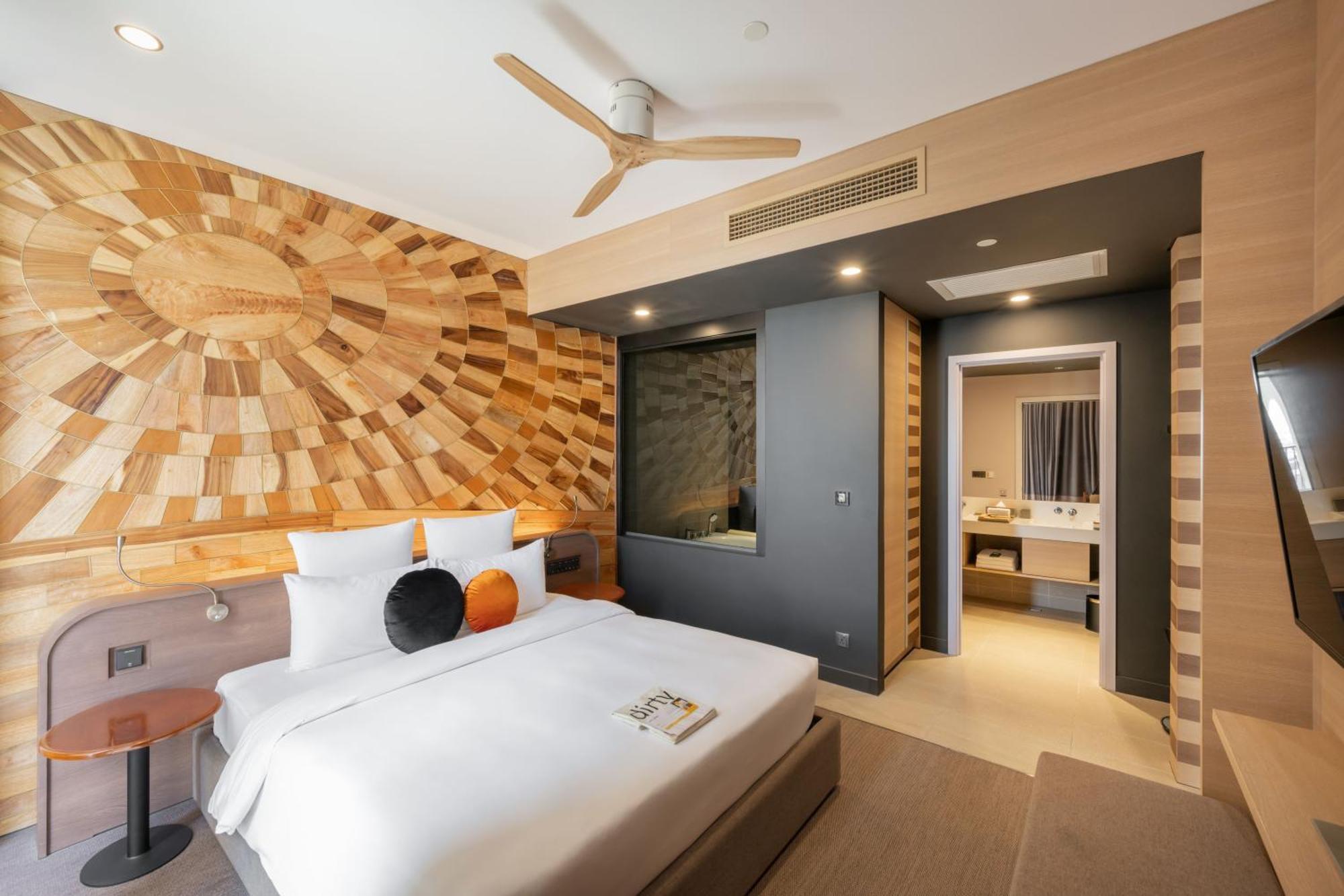 Sun & Moon, Riverside Hotel Phnom Penh Exterior foto